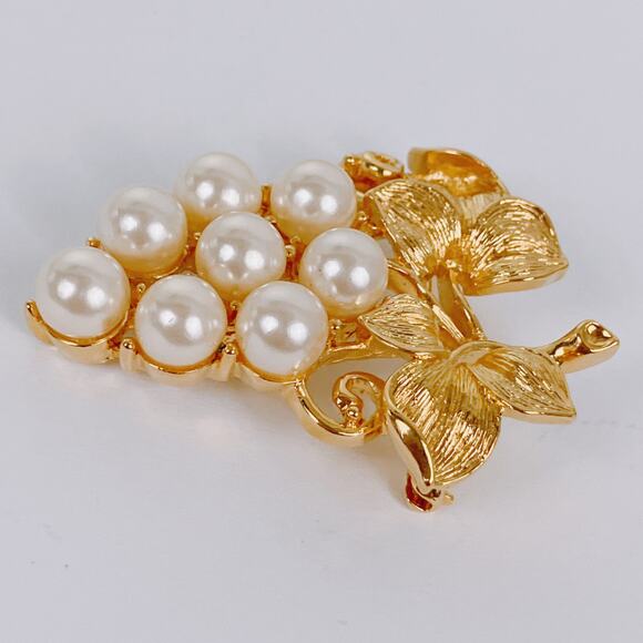 Vintage Gold Tone Faux Pearl Grape Cluster Brooch Mid Century Autumn Fall Pin - Picture 6 of 9